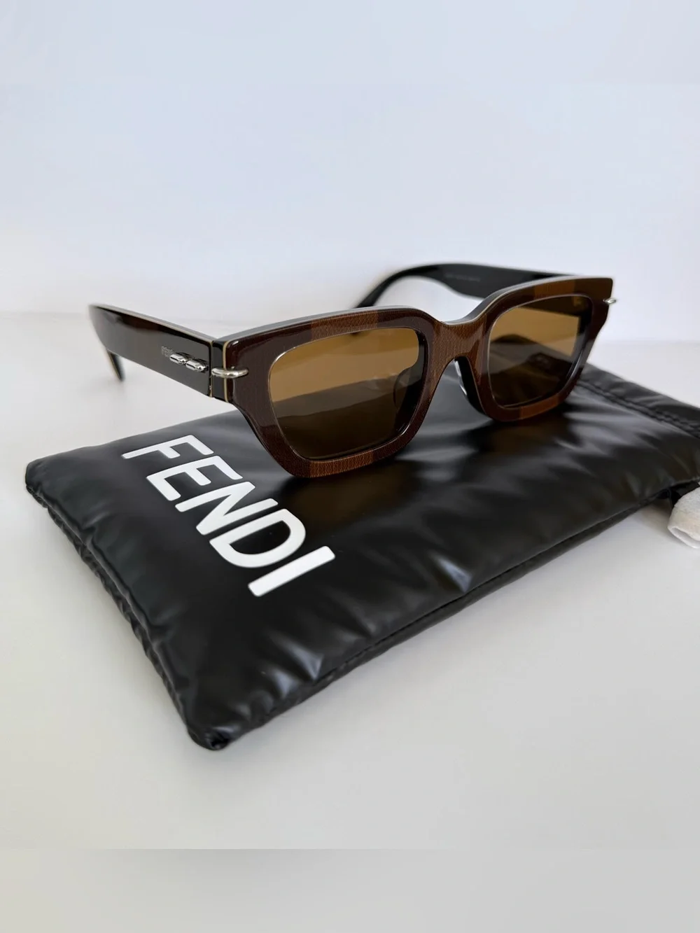 NEW!!! Fendi women sunglasses FE40191F 50E Authentic